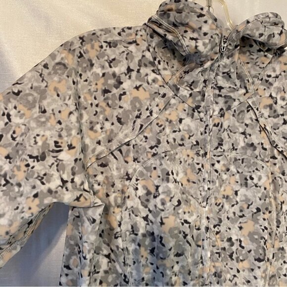 Lululemon  Gather Me Slightly Ladies 6 Grey Floral - Picture 4 of 16